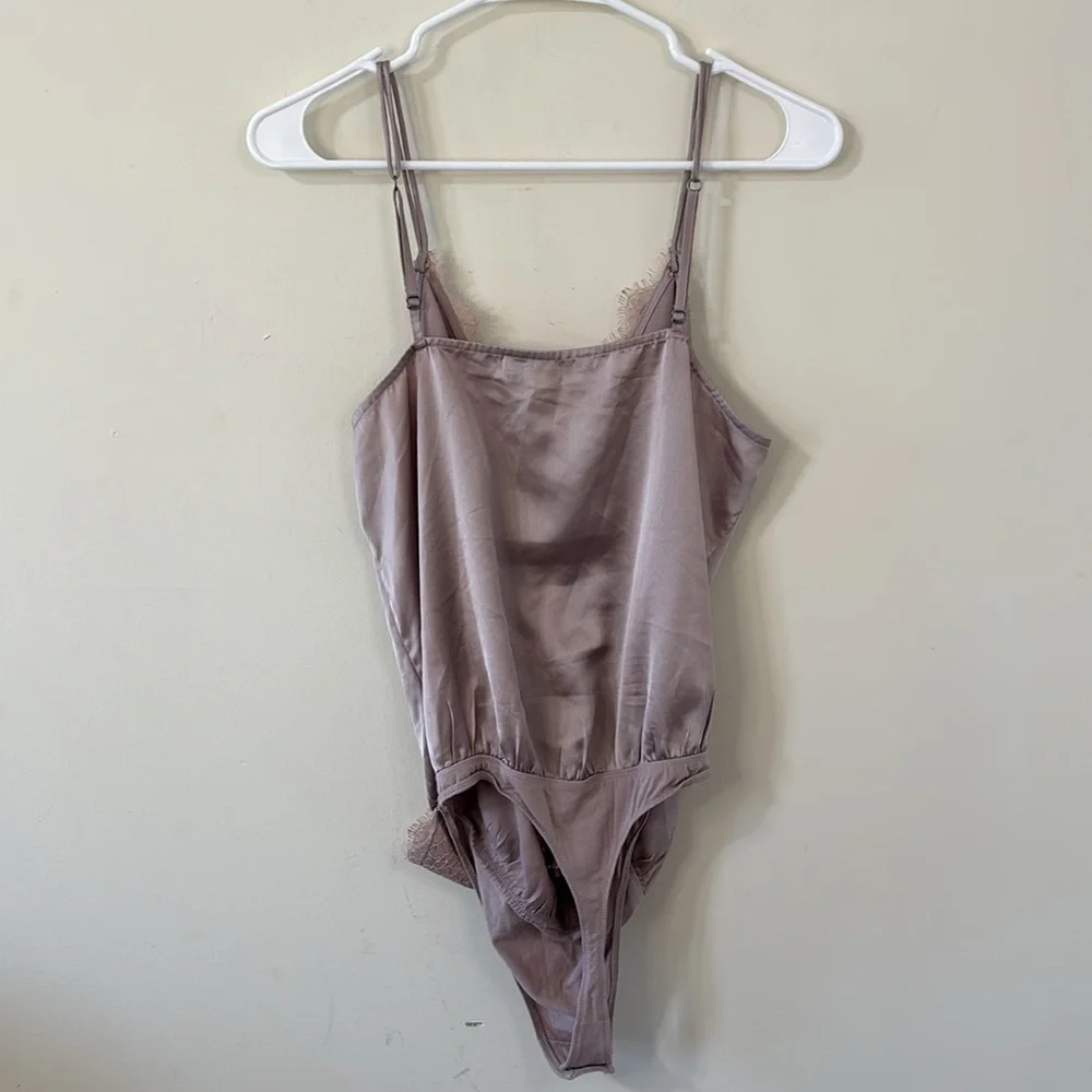 Abercrombie & Fitch Mauve Lace Cami Bodysuit Size Large - Picture 5 of 8